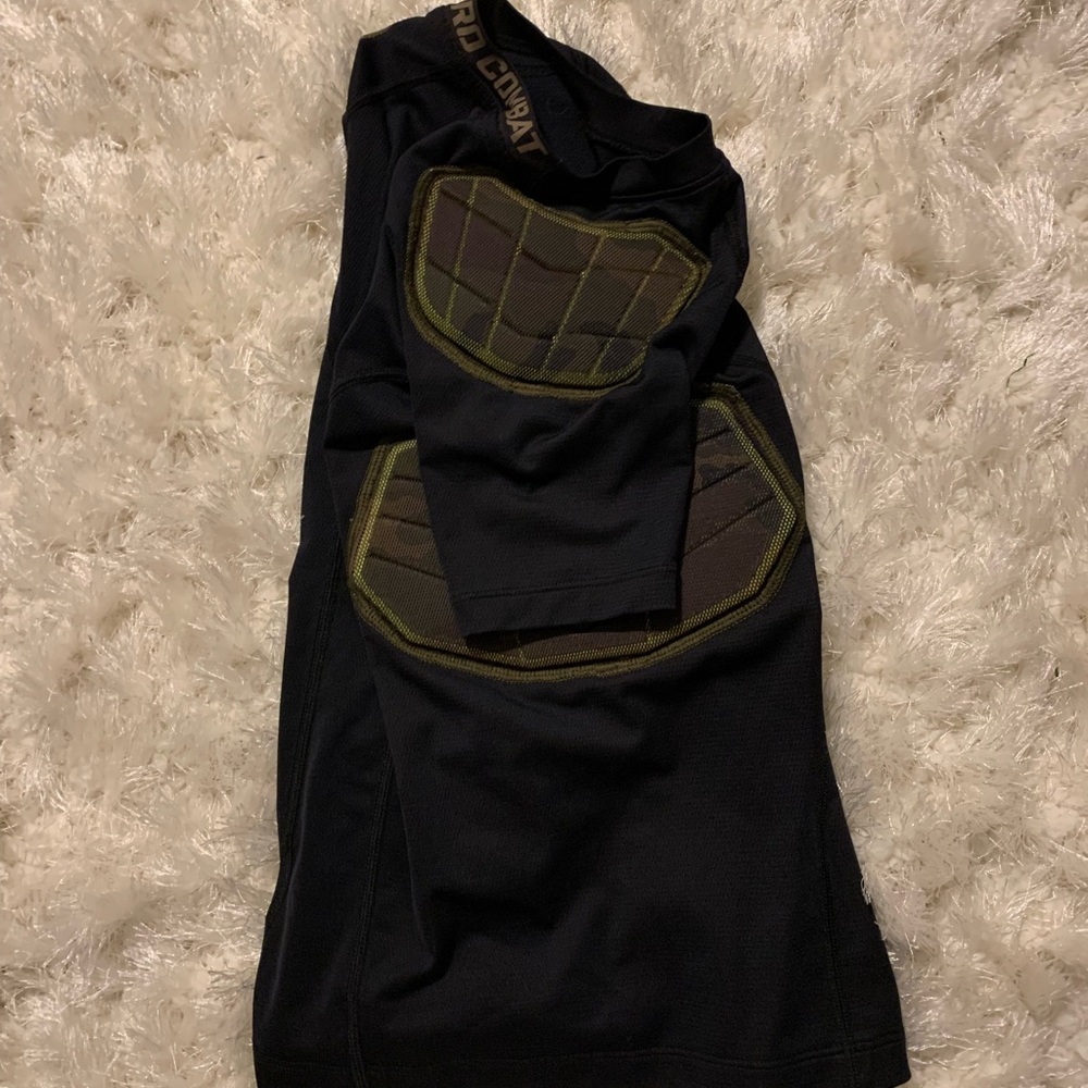 Boys Nike Padded Football Shirt Size M